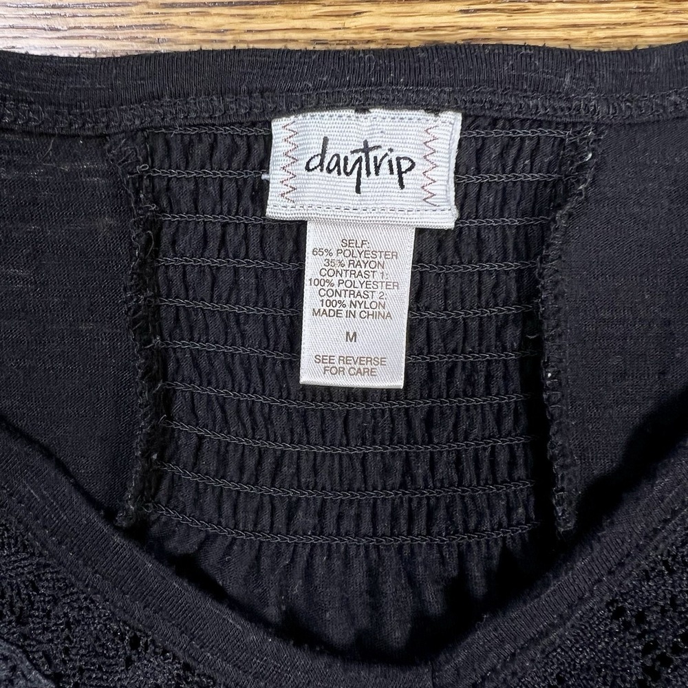 Daytrip Black Y2K Fitted T-Shirt Short Sleeve Wide V-Neck Lace Trim Sz M - Picture 2 of 5